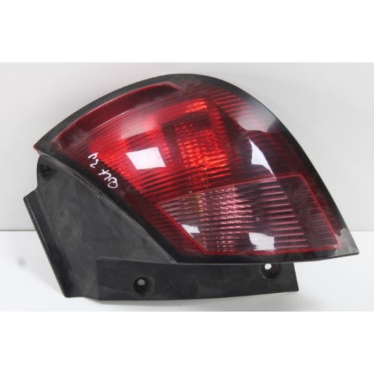 Lampa prawa tylna MR957366 CIEMNA Mitsubishi Colt