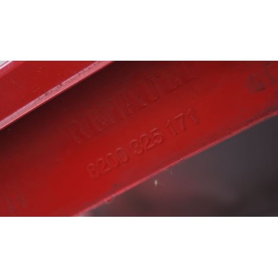 Błotnik prawy przód Renault CLIO III 8200325171