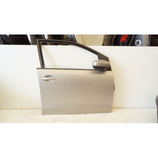 Drzywi przednie prawe Volkswagen UP! LIFT 15-22