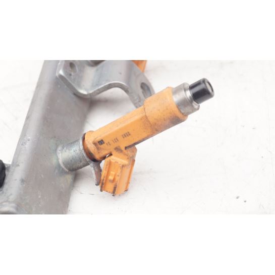 Listwa wtryskowa wtryski Suzuki 1.2 B 008032104
