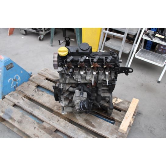 Silnik słupek Dacia Renault 1.5 DCI