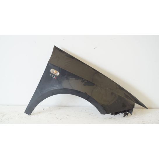 Błotnik prawy przód Seat IBIZA 6J IV lakier LW7Z