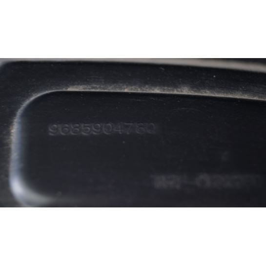 Błotni prawy przód Peugeot 5008 9685904780