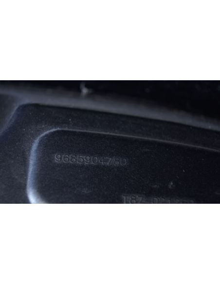 Błotni prawy przód Peugeot 5008 9685904780