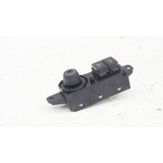 Panel przełącznik nawigacji Peugeot 208 96758773XU