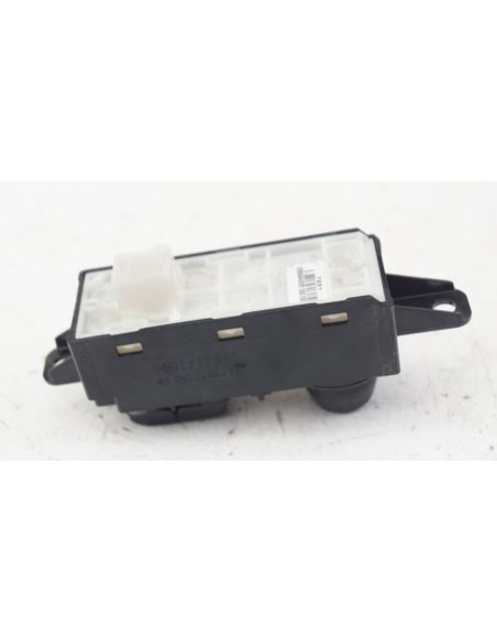 Panel przełącznik nawigacji Peugeot 208 96758773XU