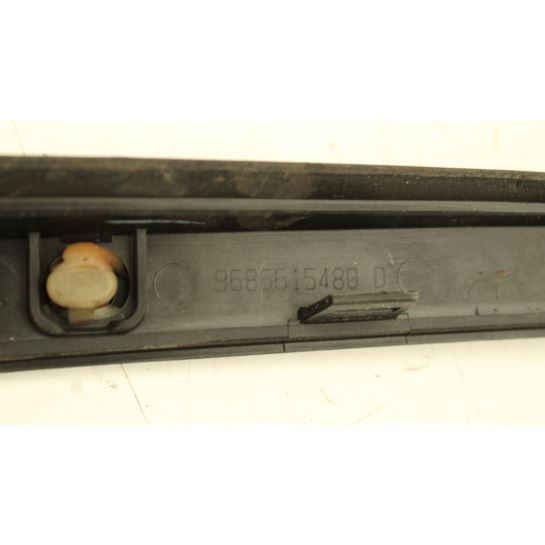 Listwa szyby czołowej prawa Peugeot 508 9686615480