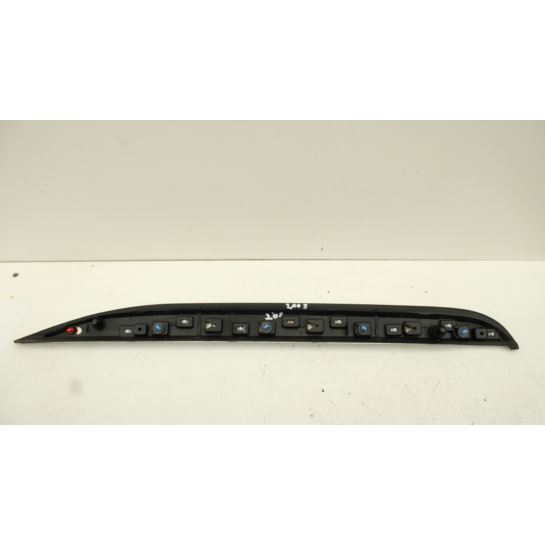 Listwa dachowa prawa Peugeot 2008 9806404777