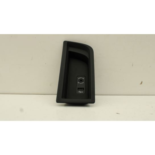 Panel z gniazdami AUX USB BMW F20 F30 F80