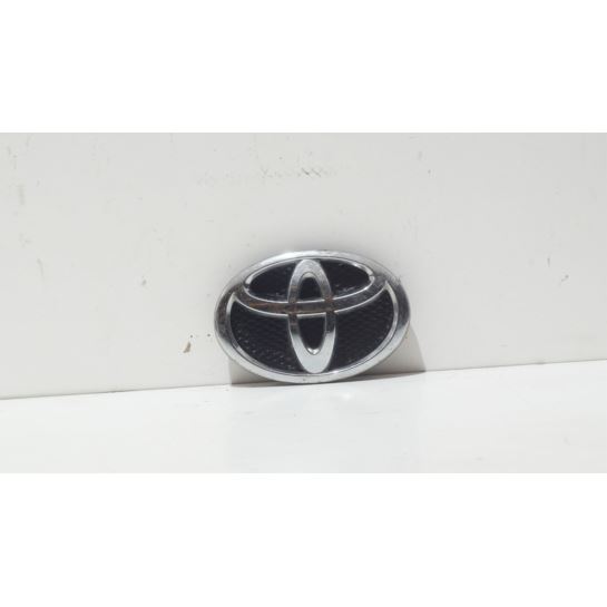 Emblemat w przedni zderzak Toyota YARIS II 06-11r