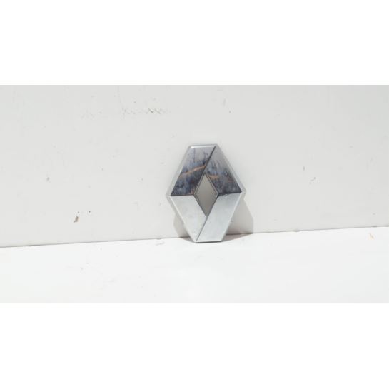 Emblemat maski logo Renault CLIO III 8200052586
