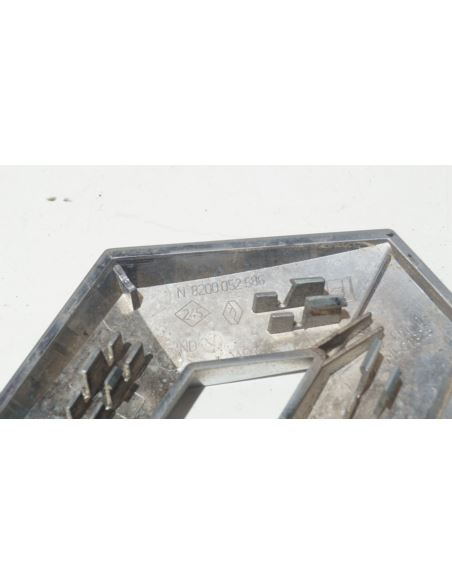 Emblemat maski logo Renault CLIO III 8200052586