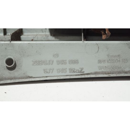 Lampa tylna prawa Skoda ROOMSTER 5J7945096