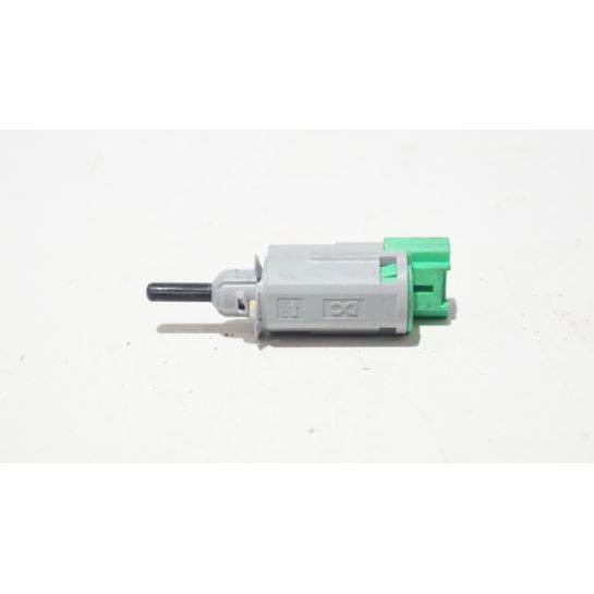Włącznik świateł stop Renault MEGANE IV 253206454R