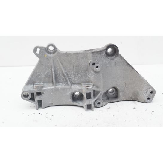 Łapa wspornik alternatora Renault MEGANE III 1.9
