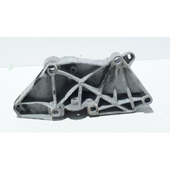 Łapa wspornik alternatora Renault MEGANE III 1.9