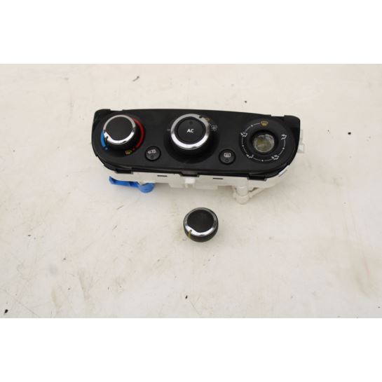 Panel nawiewu klimatyzacji Renault CLIO IV
