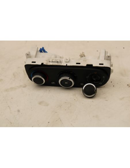 Panel nawiewu klimatyzacji Renault CLIO IV