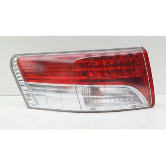 Lampa tylna lewa Toyota AVENSIS T27 09-11