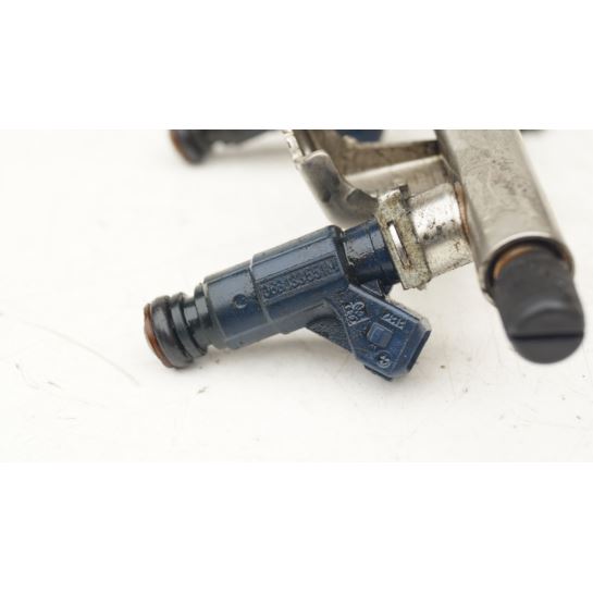 Listwa wtryskowa Audi A4 B6 1.8 T 06B133551N