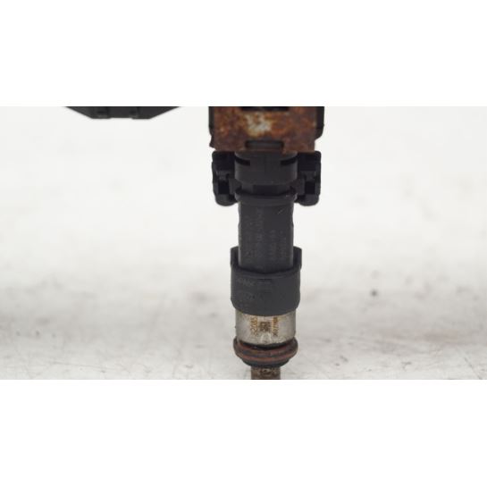 Listwa wtryskowa wtrski Ford FIESTA MK7 1.25B 1.4B