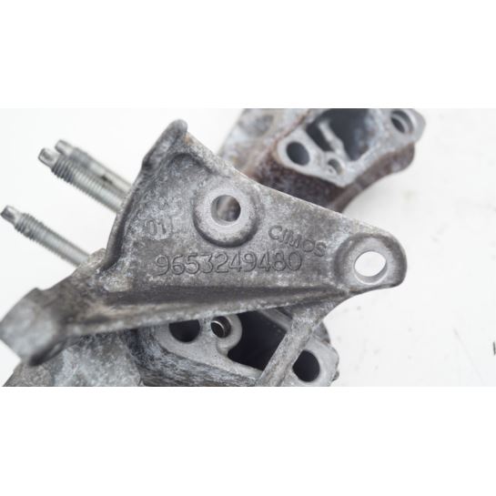 Łapa wspornik alternatora Ford Citroen Peugeot 1.6