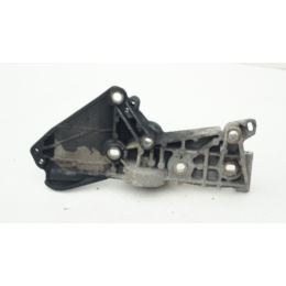 Wspornik alternatora Renault Nissan Dacia