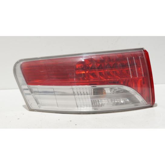 Lampa tylna lewa Toyota AVENSIS T27 09-11