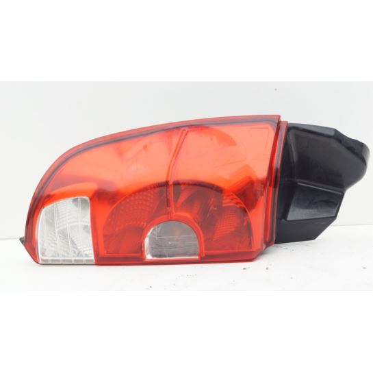 Lampa tylna lewa Mitsubishi Colt VI 8330A481