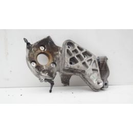 Łapa wspornik pompy wtryskowej Renault 1.9 DCI