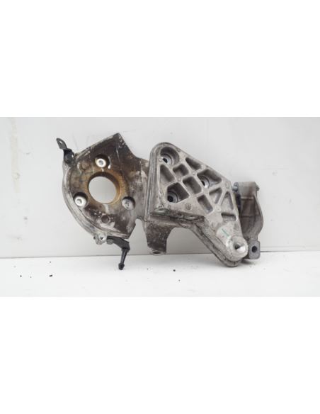 Łapa wspornik pompy wtryskowej Renault 1.9 DCI