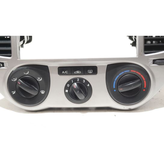 Panel klimatyzacji ramka kratki HYUNDAI i20