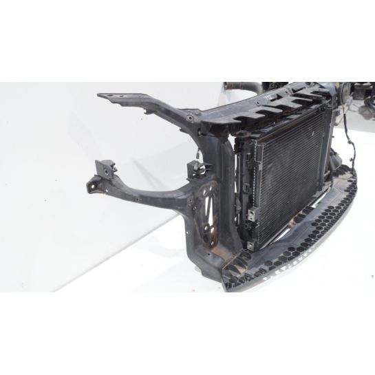 Pas przedni chłodnice HYUNDAI i20 64102-1J200