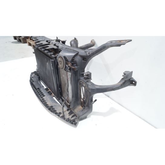 Pas przedni chłodnice HYUNDAI i20 64102-1J200