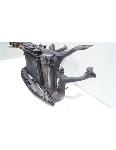 Pas przedni chłodnice HYUNDAI i20 64102-1J200