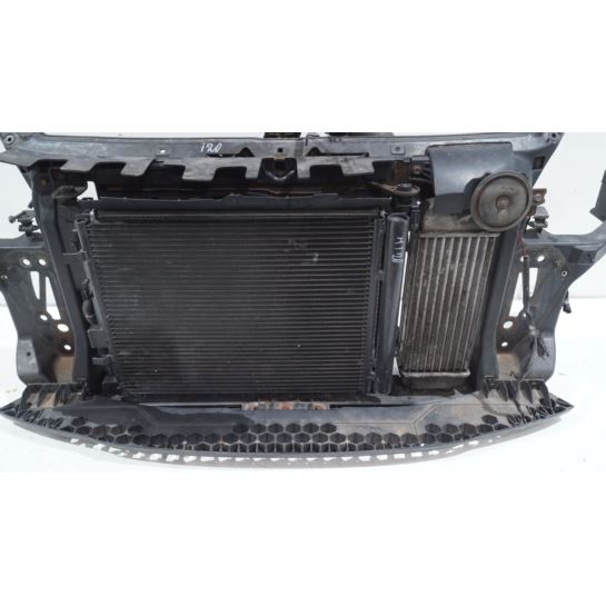 Pas przedni chłodnice HYUNDAI i20 64102-1J200