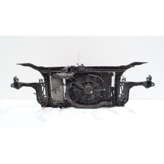 Pas przedni chłodnice HYUNDAI i20 64102-1J200