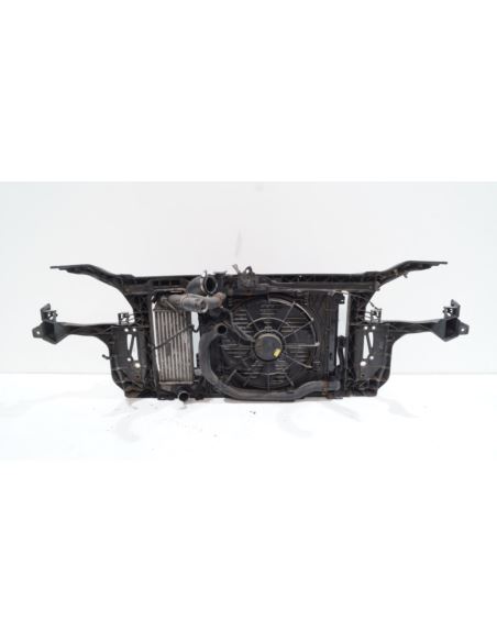 Pas przedni chłodnice HYUNDAI i20 64102-1J200
