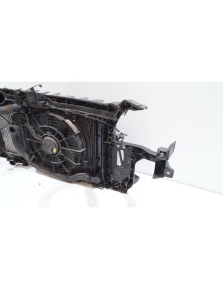 Pas przedni chłodnice HYUNDAI i20 64102-1J200