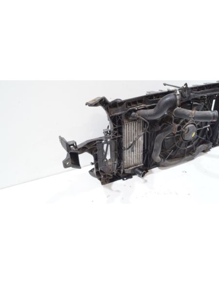 Pas przedni chłodnice HYUNDAI i20 64102-1J200