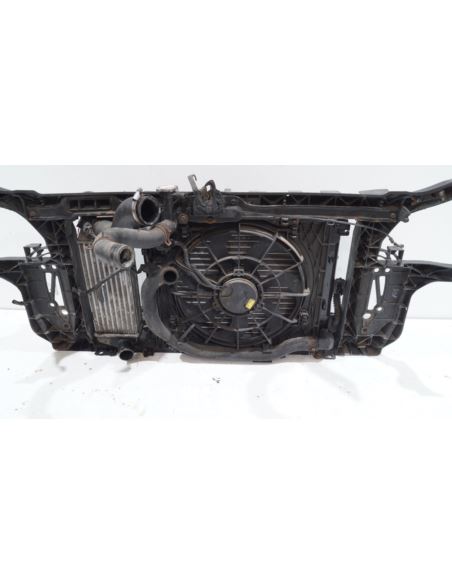 Pas przedni chłodnice HYUNDAI i20 64102-1J200