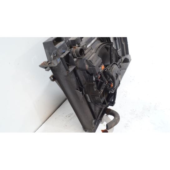Pas przedni chłodnice Peugeot 208 9676534380