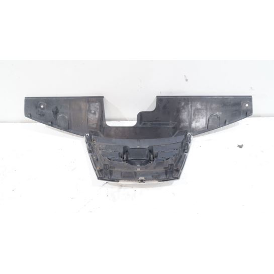 Grill atrapa zdezaka przó Nissan JUKE F15