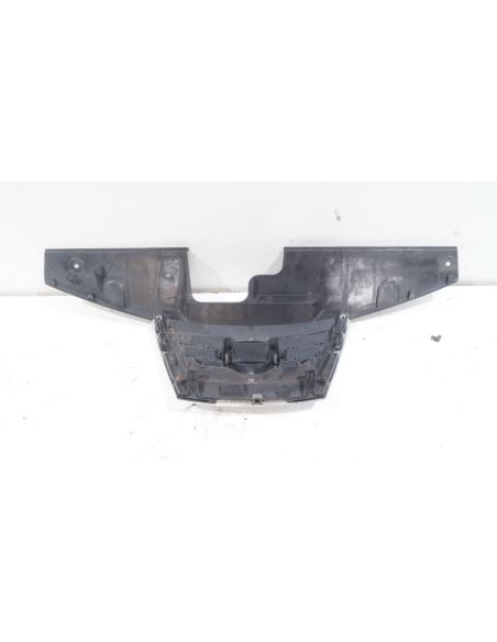 Grill atrapa zdezaka przó Nissan JUKE F15
