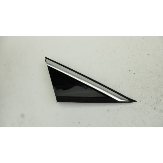 Trójkąt błotnika prawy Peugeot 3008 96842432XY