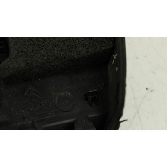 Trójkąt błotnika prawy Peugeot 3008 96842432XY