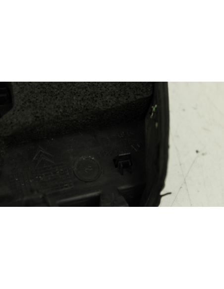 Trójkąt błotnika prawy Peugeot 3008 96842432XY