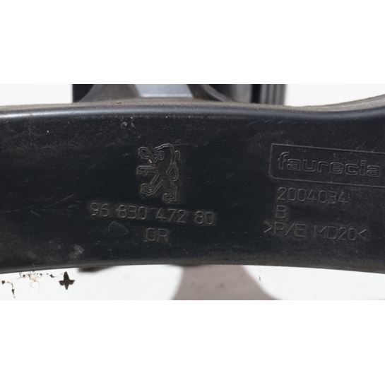 Ślizg zderzaka prawy tył Peugeot 3008 9683047280