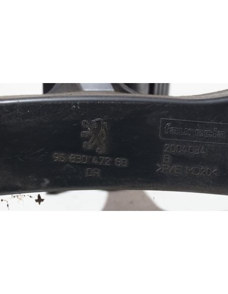 Ślizg zderzaka prawy tył Peugeot 3008 9683047280