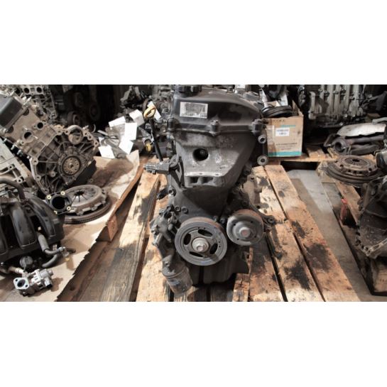 Silnik bez osprzętu słupek 1.0 12V Toyota YARIS